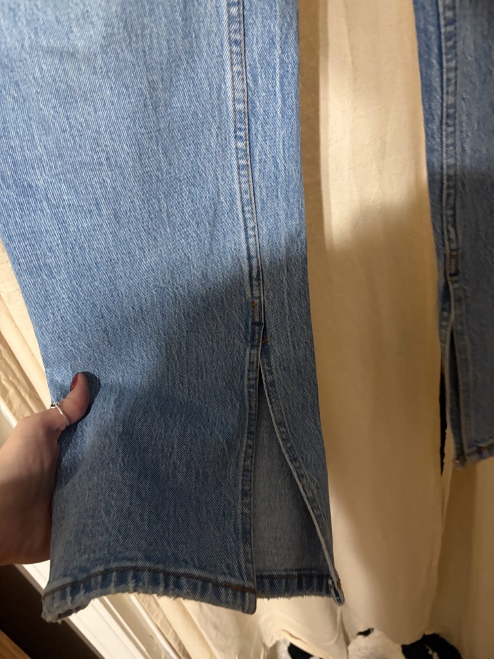 A&F 90’s Relaxed High Rise - Picture 2 of 4